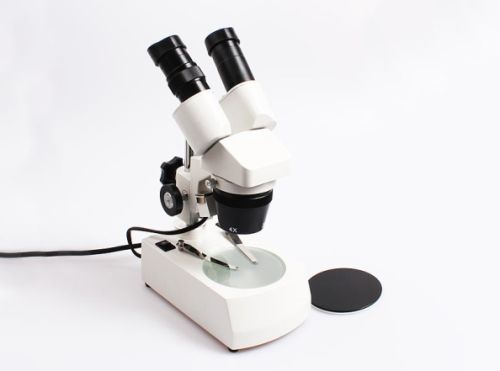 Mikroskop opticki XTC-5C.