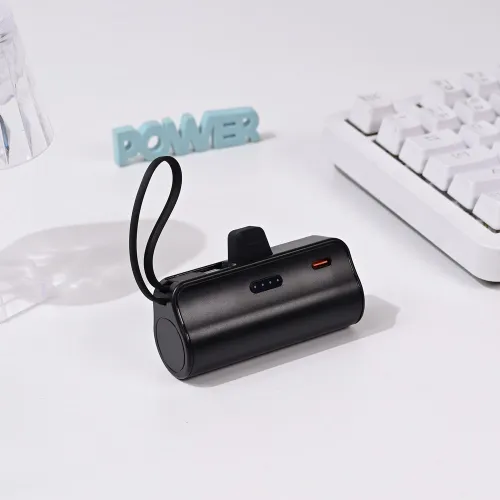 Power bank prenosiva baterija privezak 5000mAh fast lightning crna.